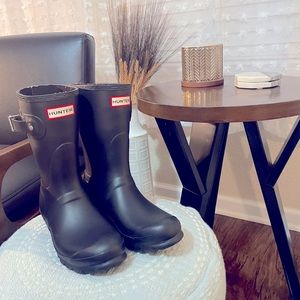 SOLD. Hunter original short rain boots.